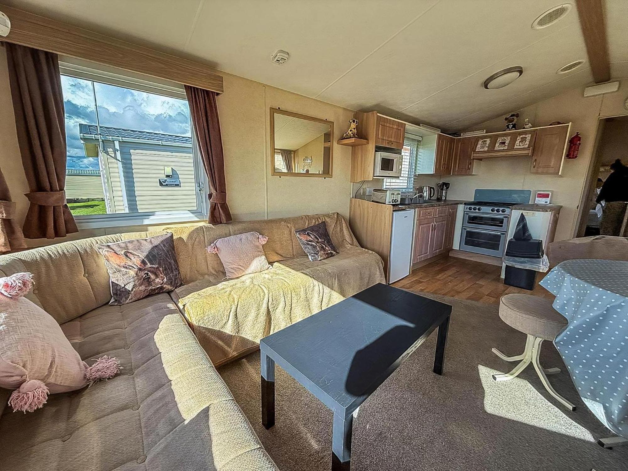 Lovely 6 Berth Caravan At Naze Marine Holiday Park In Essex Ref 17003C Уолтон-он-Наз Экстерьер фото